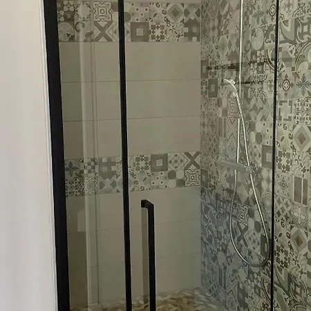 Chez La Rose Luxueuse Avec Jacuzzi Rouvres-la-Chétive