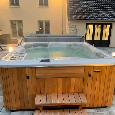 Chez La Rose Luxueuse Avec Jacuzzi Tatil Evi