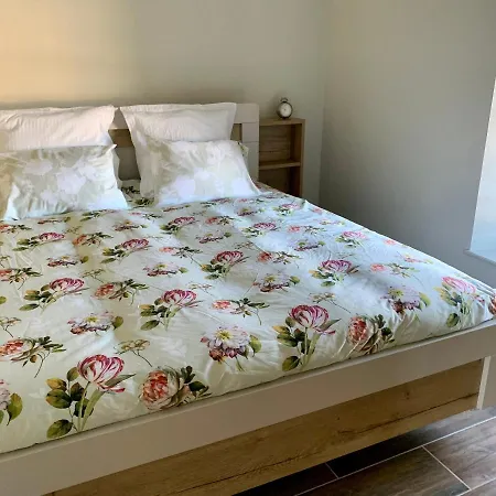 Chez La Rose Luxueuse Avec Jacuzzi Rouvres-la-Chétive