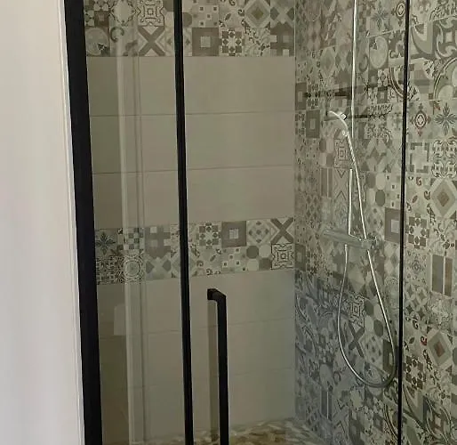 Chez La Rose Luxueuse Avec Jacuzzi Rouvres-la-Chetive